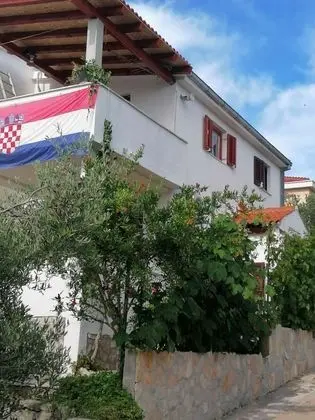 Apart Daire (Goran - close to the sea & parking sp)
