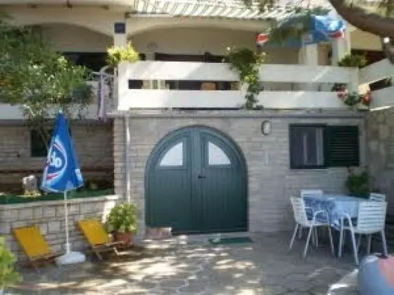 Apart Daire (Gordana - 3m from the beach - A1(2+2))