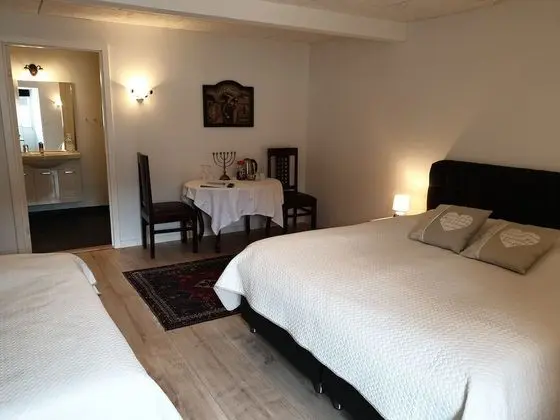 Deluxe Üç Kişilik Oda, Birden Çok Yatak, Avlu Manzaralı