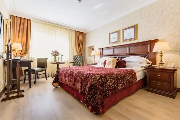 Standard Tek Büyük Yataklı Oda
