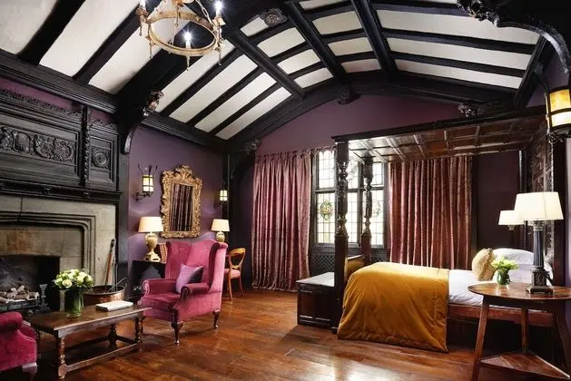 Tudor Suite (Suite Temptation)