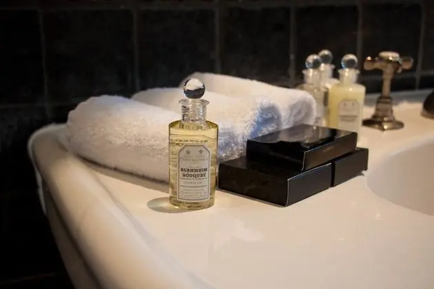 Tudor Suite (Suite Temptation)