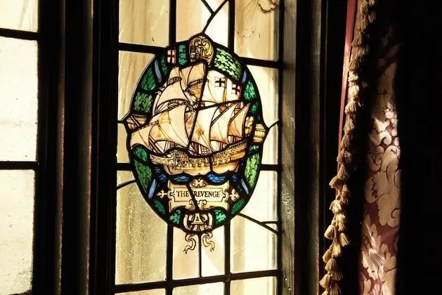 Tudor Suite (Suite Temptation)