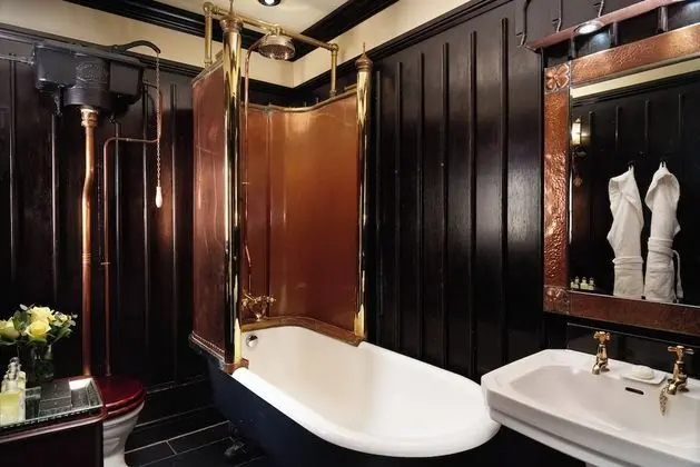 Tudor Suite (Suite Temptation)