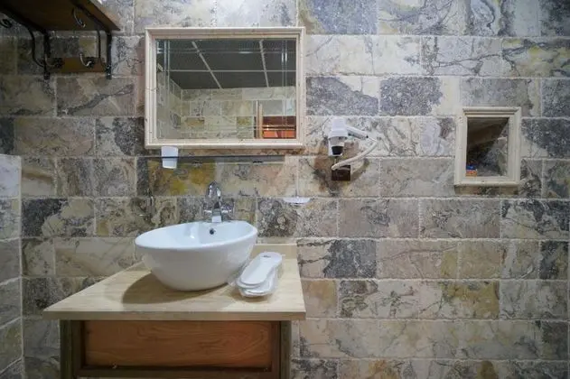 Deluxe Üç Kişilik Oda , Avlu Manzaralı