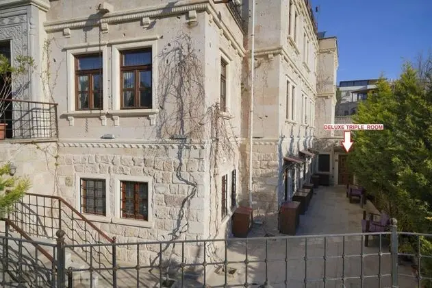 Deluxe Üç Kişilik Oda , Avlu Manzaralı