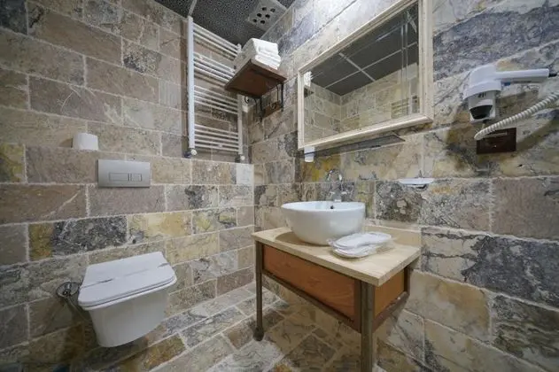 Deluxe Üç Kişilik Oda , Avlu Manzaralı