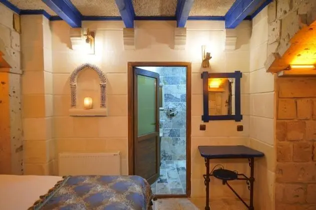 Deluxe Üç Kişilik Oda , Avlu Manzaralı