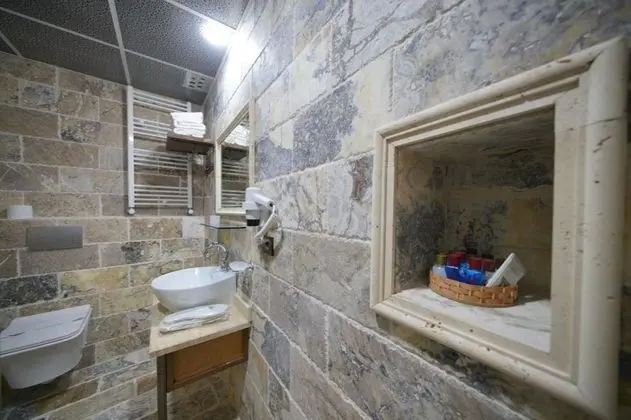Deluxe Üç Kişilik Oda , Avlu Manzaralı