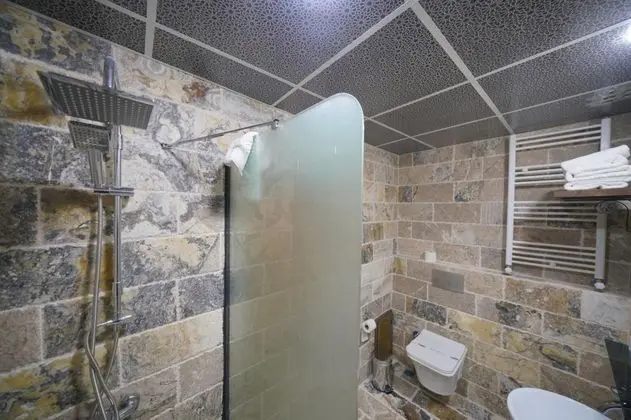 Deluxe Üç Kişilik Oda , Avlu Manzaralı