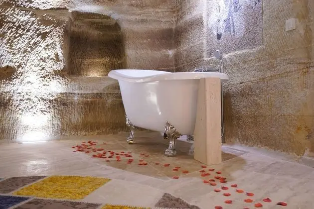 Honeymoon Cave Suite