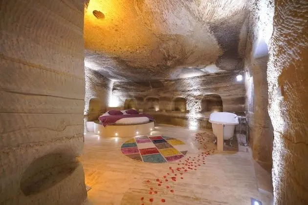 Honeymoon Cave Suite