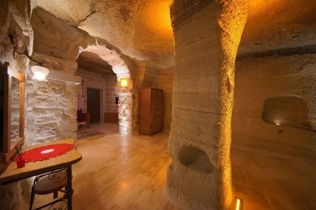 Honeymoon Cave Suite