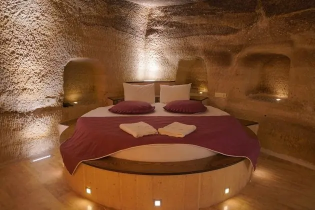 Honeymoon Cave Suite