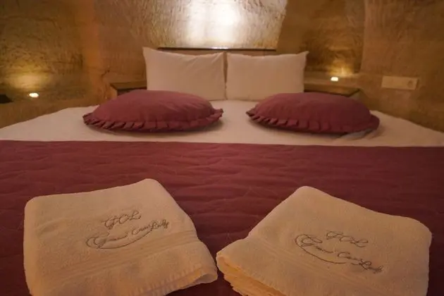 Honeymoon Cave Suite