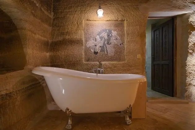 Honeymoon Cave Suite