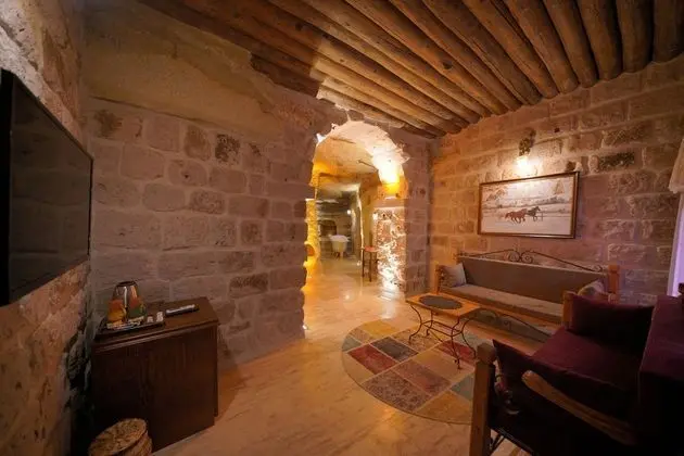 Honeymoon Cave Suite