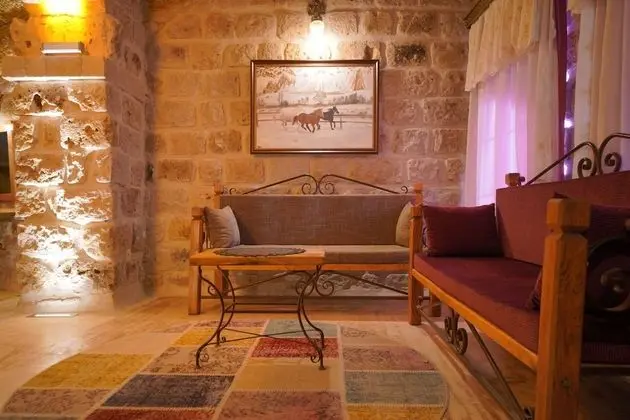 Honeymoon Cave Suite