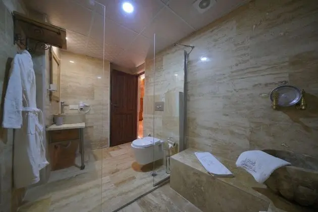 Honeymoon Cave Suite