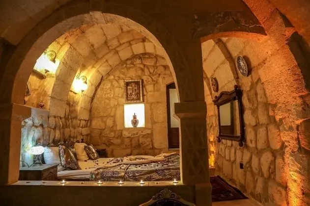 (101) Deluxe Cave & Stone Suite