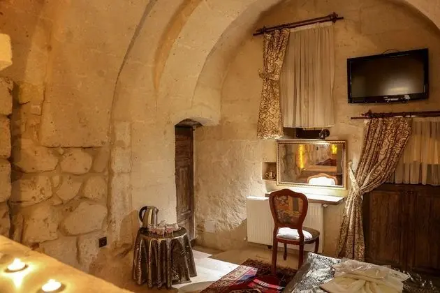 (101) Deluxe Cave & Stone Suite