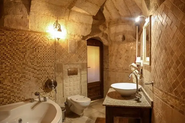 (101) Deluxe Cave & Stone Suite