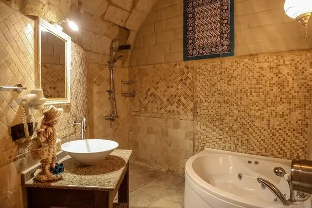 (101) Deluxe Cave & Stone Suite