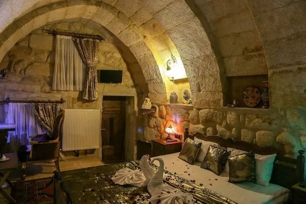 (102) Superior Cave & Stone Room