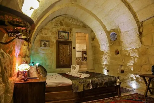 (102) Superior Cave & Stone Room