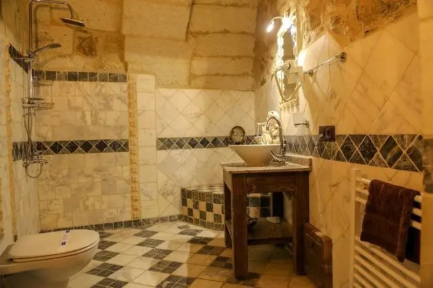 (102) Superior Cave & Stone Room