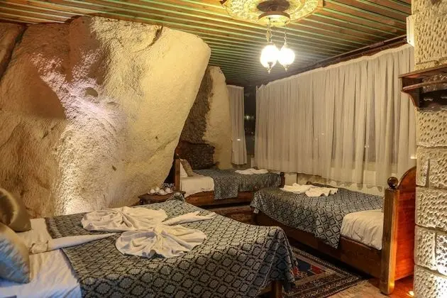 (204) Deluxe Cave & Stone Suite