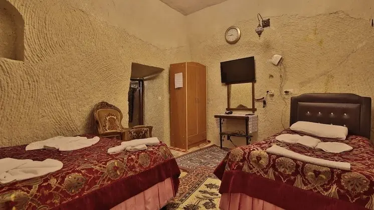 Tek Büyük Yataklı Oda (Cave)