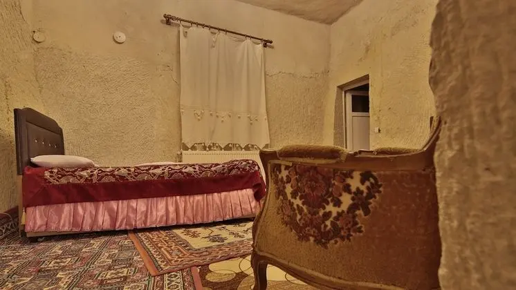 Tek Büyük Yataklı Oda (Cave)