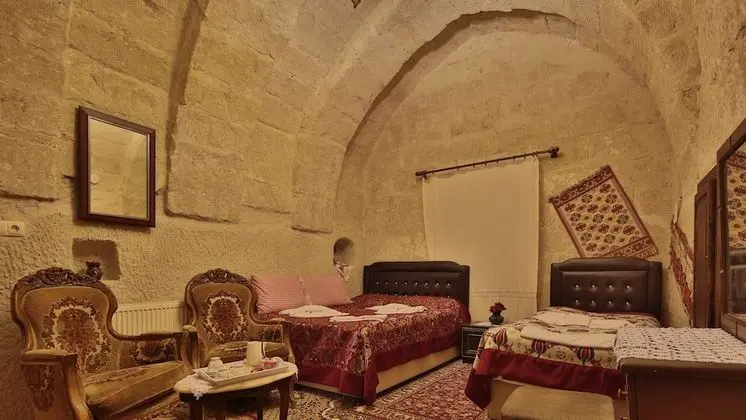 Tek Büyük Yataklı Oda (Cave)