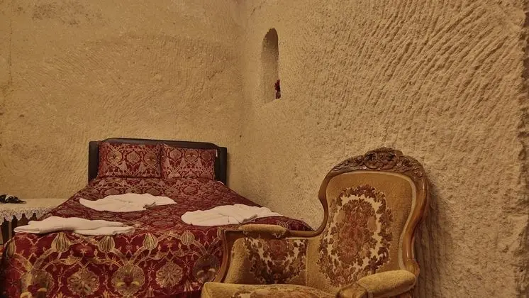 Tek Büyük Yataklı Oda (Cave)