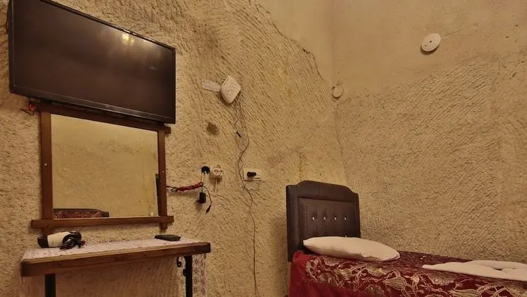 Tek Büyük Yataklı Oda (Cave)