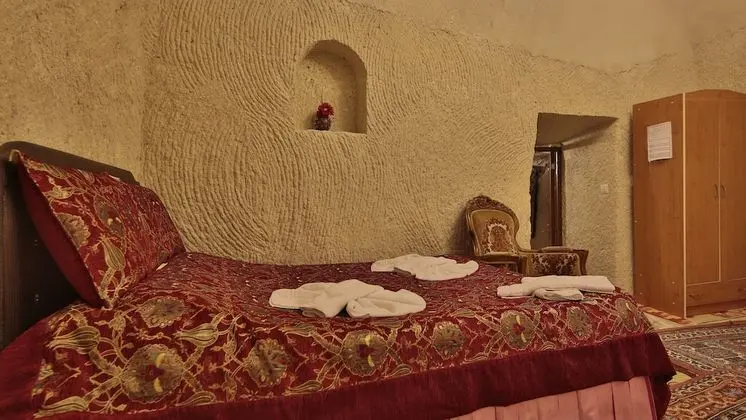 Tek Büyük Yataklı Oda (Cave)