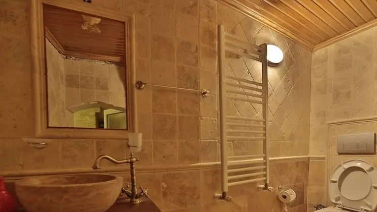 Tek Büyük Yataklı Oda (Cave)