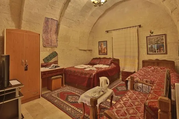 Üç Kişilik Oda (Cave)