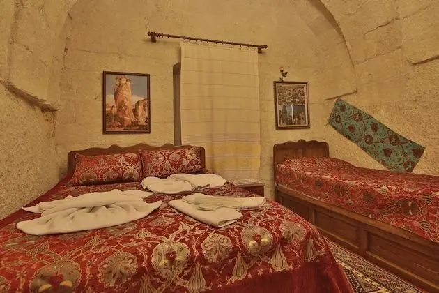 Üç Kişilik Oda (Cave)