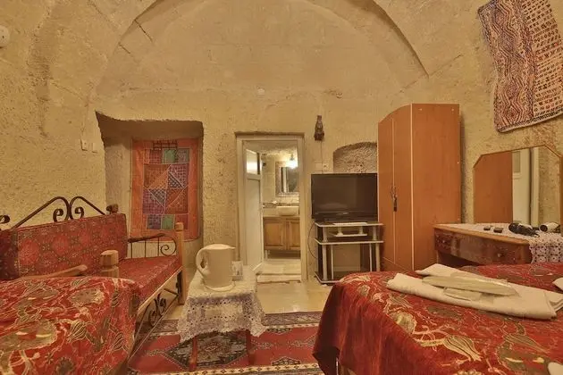 Üç Kişilik Oda (Cave)