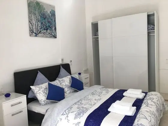 Tek Büyük Yataklı Oda, Ortak Banyo