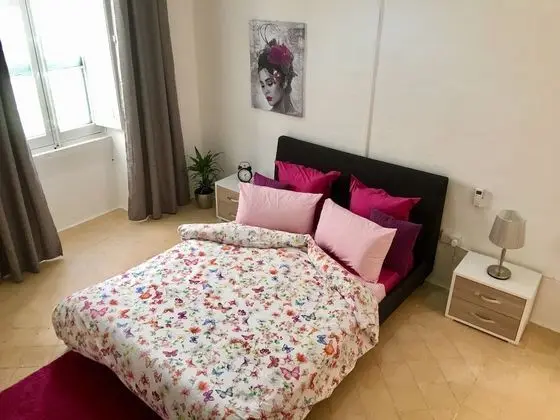 Tek Büyük Yataklı Oda, Ortak Banyo