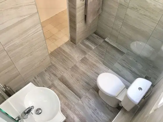 Tek Kişilik Oda, Ortak Banyo