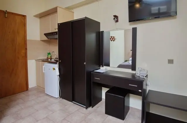 Stüdyo, Bahçe Manzaralı