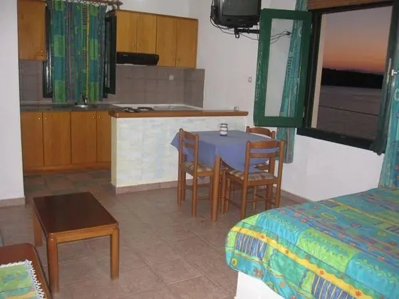Stüdyo, Deniz Manzaralı (for 3)