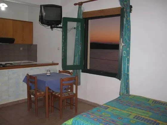 Stüdyo, Deniz Manzaralı (for 3)