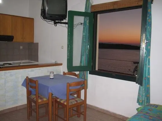 Stüdyo, Deniz Manzaralı (for 3)
