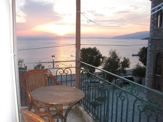 Stüdyo, Deniz Manzaralı (for 3)