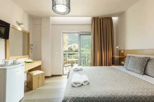 Triple Room with Side Sea View